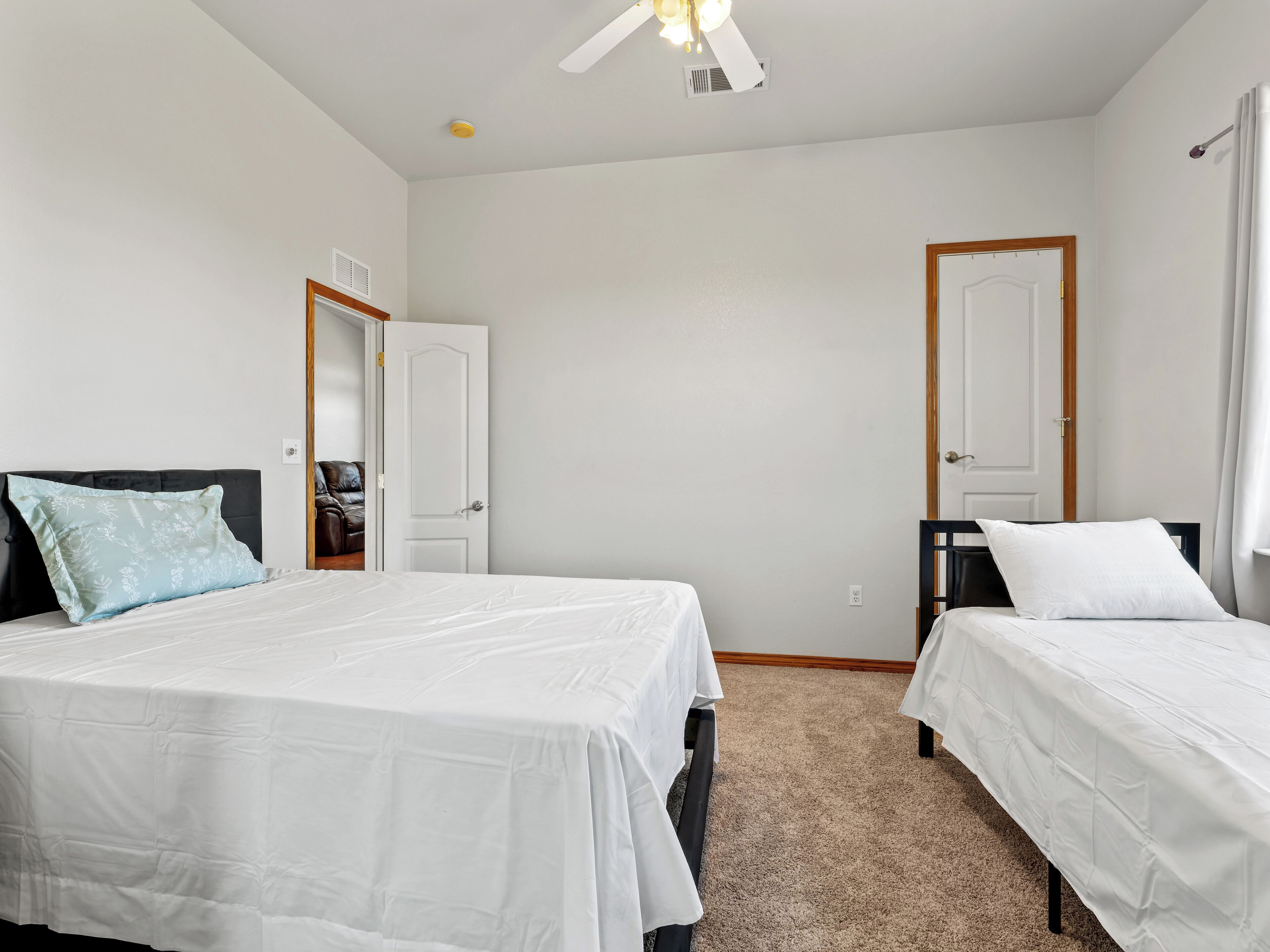 5 chambres, bureau, fer et planche à repasser, Wi-Fi gratuit