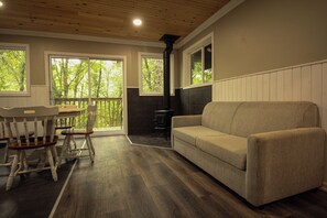 Televisión y chimenea 