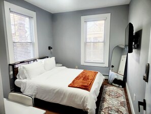 Iron/ironing board, WiFi, bed sheets