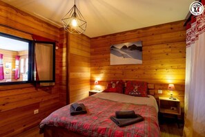 Bügeleisen/Bügelbrett, Reisekinderbett, kostenloses WLAN, Bettwäsche