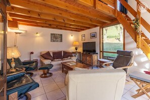 Smart TV, stereo - GITE DES FONTANETTES (LA COMPOTE)