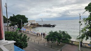 Beach/ocean view - Carnival Salvador Bahia Loft facing the wonderful Porto Barra Bela beach with ocean view. (Salvador)