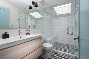 Shower, hair dryer, towels, soap - Modern family home w/2 master suites. Close to stadium, downtown & shops. (Vancouver)