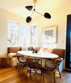 Dining - Modern family home w/2 master suites. Close to stadium, downtown & shops. (Vancouver)