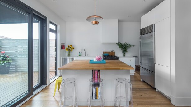 Private kitchen - Modern family home w/2 master suites. Close to stadium downtown, & shops. (Vancouver)