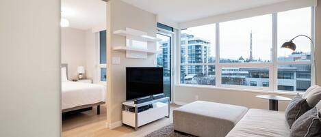 Silitysrauta/-lauta, Wi-Fi, vuodevaatteet