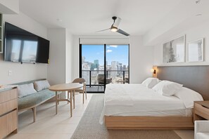 Silitysrauta/-lauta, Wi-Fi, vuodevaatteet