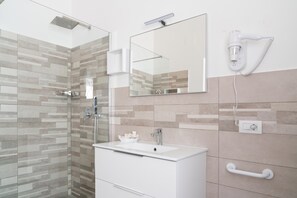 Appartement Supérieur, vue jardin | Salle de bain