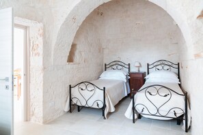 Deluxe Apartment, Garden View | Blackout curtains, iron/ironing board, free WiFi - Apulian Charme Trulli & Cottage (Martina Franca)