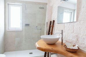 Appartement Deluxe, vue sur le jardin | Salle de bain