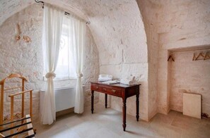 Apartamento Deluxe, vistas al jardín | Cortinas opacas, tabla de planchar con plancha, wifi gratis