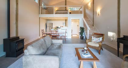 Beautiful Loft barn in Brookings perfect for a relaxing getaway