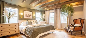 Moody Dream Stay - King + Garage + Netflix