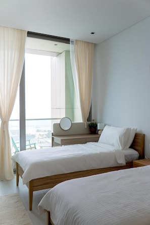 4 makuuhuonetta, silitysrauta/-lauta, ilmainen Wi-Fi, vuodevaatteet