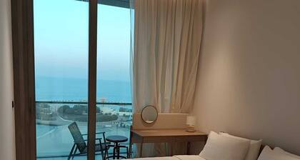 Panoramic Sea View 4-bedroom apartment in Hessa Al Mubarak