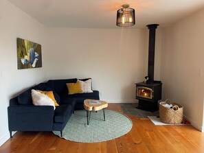 Living area - Squamish mountain retreat with stunning views (Squamish)