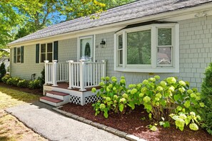 Exterior - Hyannis Cape Escape – Spacious Cape Cod Family Home (Barnstable)