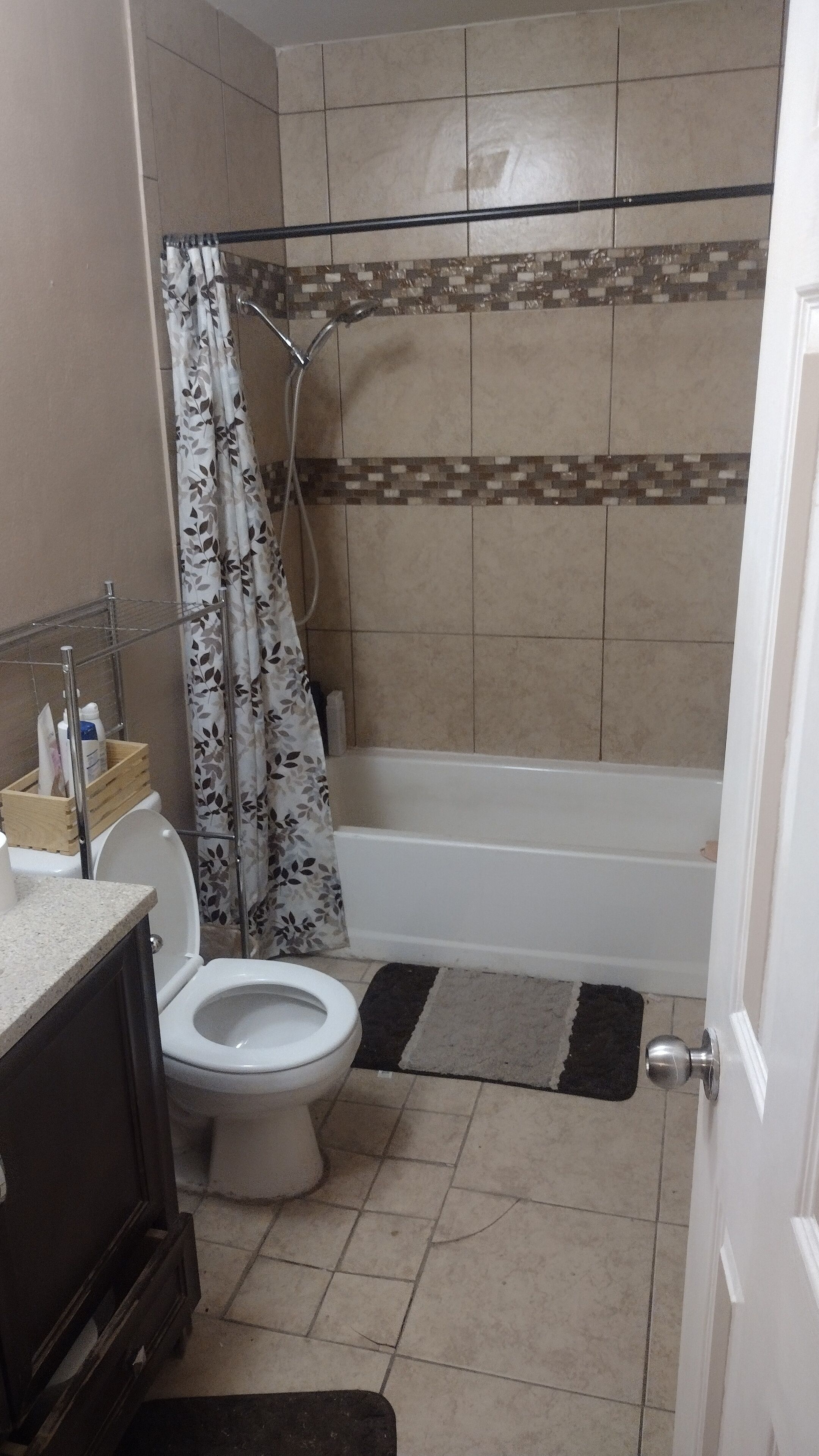 淋浴設備、風筒、番梘、廁紙