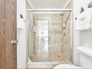 Shower, hair dryer, towels, soap - Stay at Giant Steps, Ski in / Ski out, Sleeps 4, Full Kitchen (Brian Head)