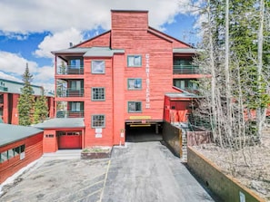 A red building with multiple balconies and a sign reading "GIANT STEPS." - Stay at Giant Steps, Ski in / Ski out, Sleeps 4, Full Kitchen (Brian Head)