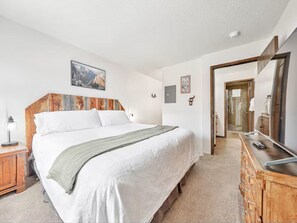 2 bedrooms, WiFi, bed sheets - Stay at Giant Steps, Ski in / Ski out, Sleeps 4, Full Kitchen (Brian Head)