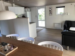 TV - Nice holiday home near the water (Esbjerg V)