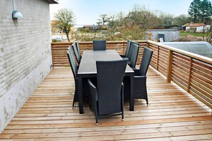 Outdoor dining - Holiday home with space for the large family (Rudkøbing)