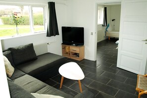 TV - Holiday home with space for the large family (Rudkøbing)