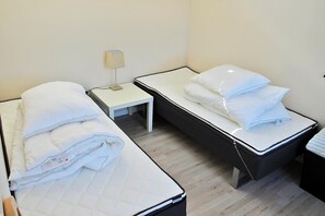 5 bedrooms, free WiFi - Holiday home for up to 12 pople with sea view (Rudkøbing)