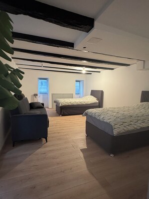 3 chambres, accès à Internet, literie fournie