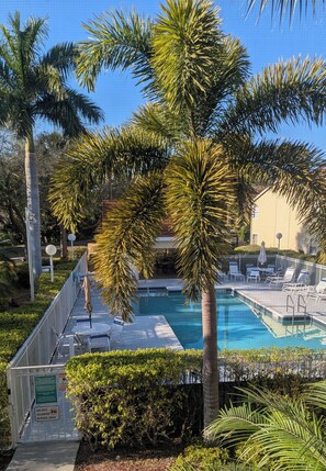 Outdoor pool - Relaxing Retreat - Poolside 2BR/2BA Condo - Fully Equipped & Close to Everything (Fort Myers)