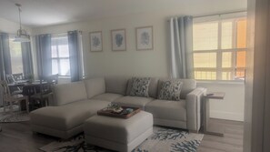Smart TV, ping pong, books - Relaxing Retreat - Poolside 2BR/2BA Condo - Fully Equipped & Close to Everything (Fort Myers)