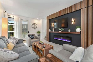 TV, fireplace - Sunridge Beachside Retreat by EMR Vacation Rentals (Parksville)