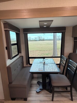 Dining - Garrison Getaway (Garrison)