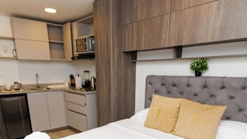 1 bedroom, iron/ironing board, internet, bed sheets