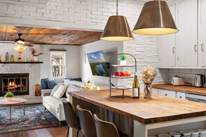 Interior - 5BR home* Minutes to DT, Venues & Breweries (Minneapolis)