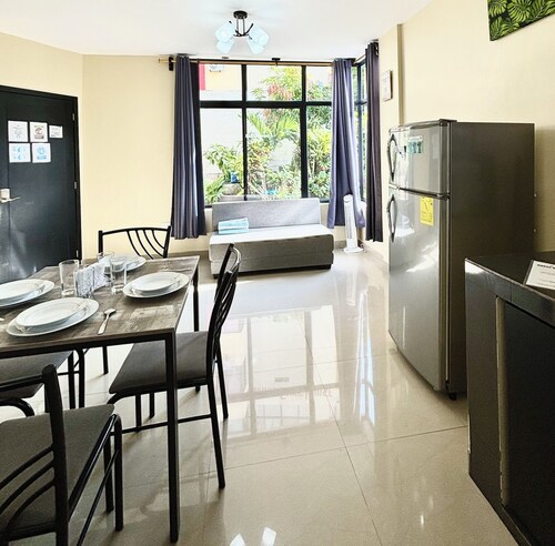 Lava Suites: Cozy unit, 5 min walk to the sea!