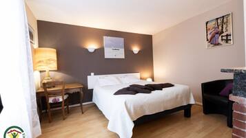 2 bedrooms, travel crib, free WiFi, bed sheets