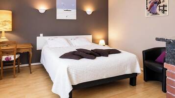 2 habitaciones, tabla de planchar con plancha y cuna de viaje