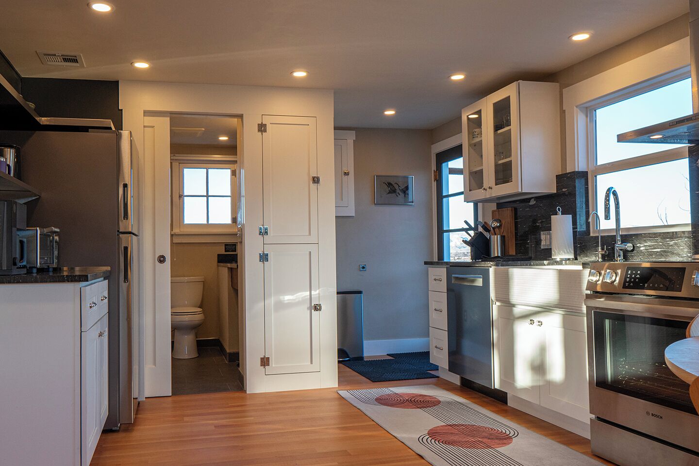 Geladeira, micro-ondas, fogão, cooktop