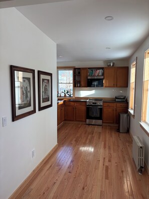 Private kitchen - Berkshire Holiday Home. 2-bedroom house/apartment in peaceful Lee. (Lee)