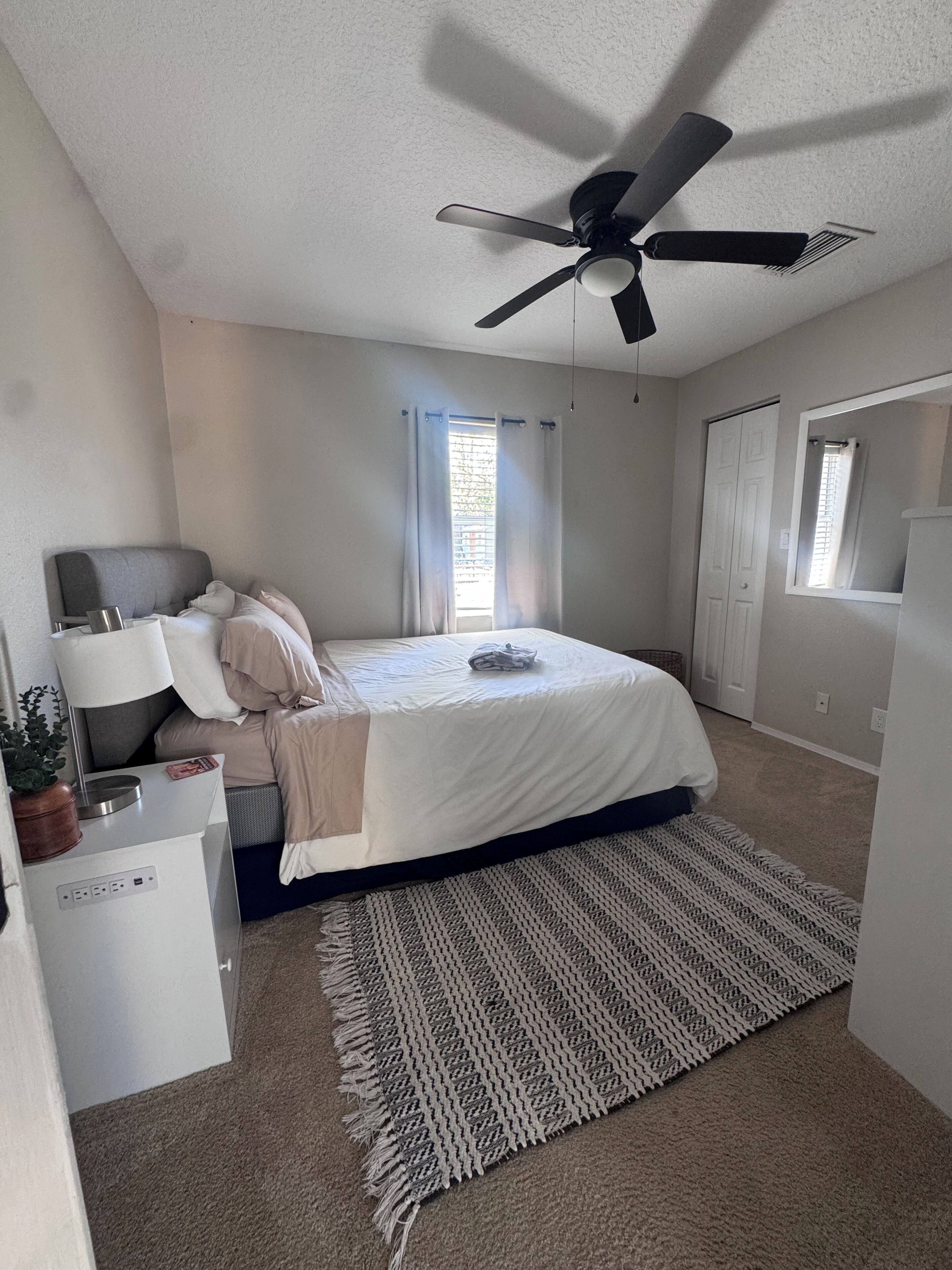 1 Schlafzimmer, Schreibtisch, WLAN, Bettwäsche