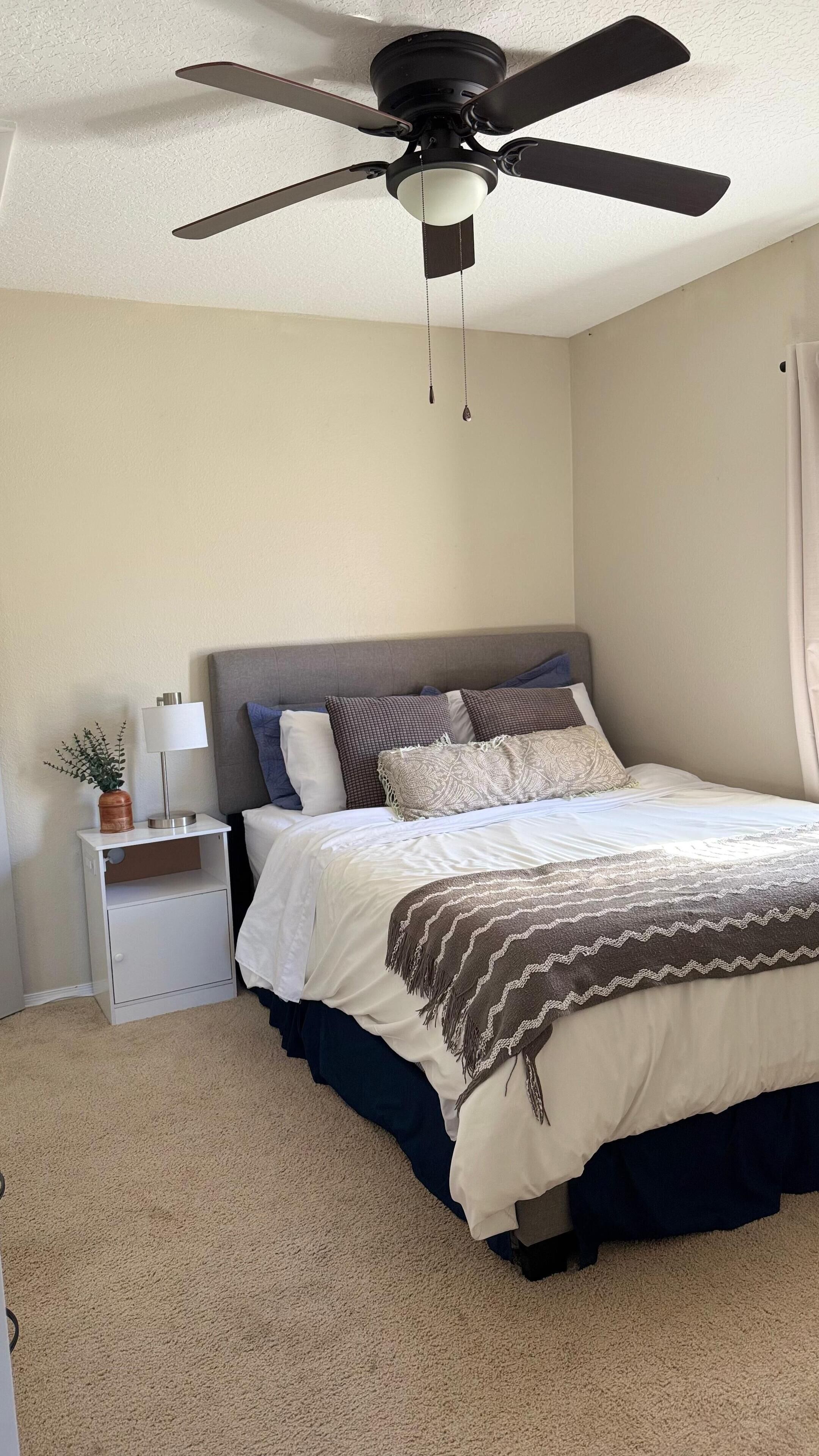 1 slaapkamer, een bureau, wifi, beddengoed