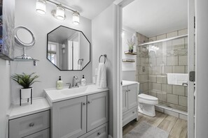 Shower, hair dryer, towels - Park City Ski Condo Walk to Slopes and Main Street (Park City)