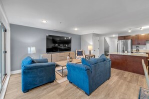 Een televisie en een kantoor