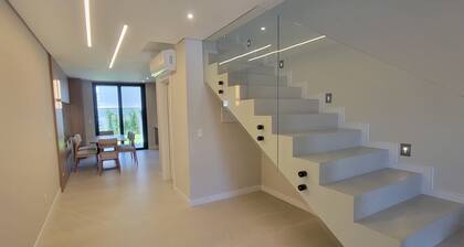 Tranquil 3 Suite Home With Ocean Breeze in Prime Location!