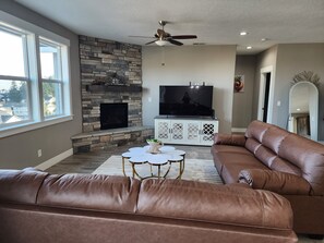 Smart-TV, Kamin, Tischfußball