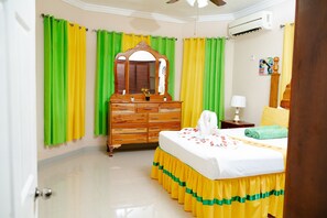 2 bedrooms, iron/ironing board, WiFi, bed sheets - Fully equipped 2-bedroom apartment in a gated complex in Ocho Rios (Ocho Rios)