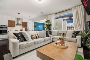 Smart TV, chimenea y futbolito 