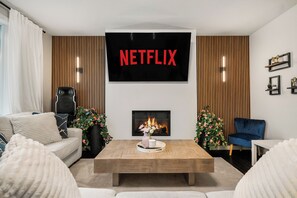 Smart TV, chimenea y futbolito 